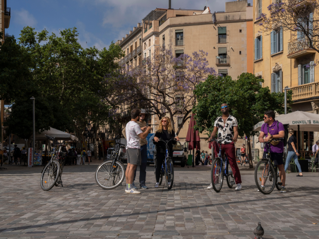 Group receiving explanations in Ciutat Vella, Barcelona.